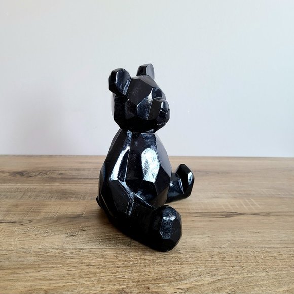 Geometric bear sculpture. Artist practicing model. - Picture 3 of 7